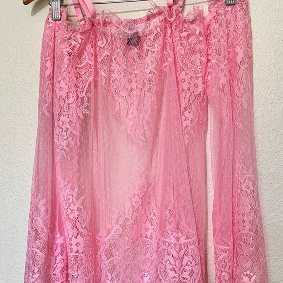 Elegant Pink Lace Sleepwear - Picture 4 of 7